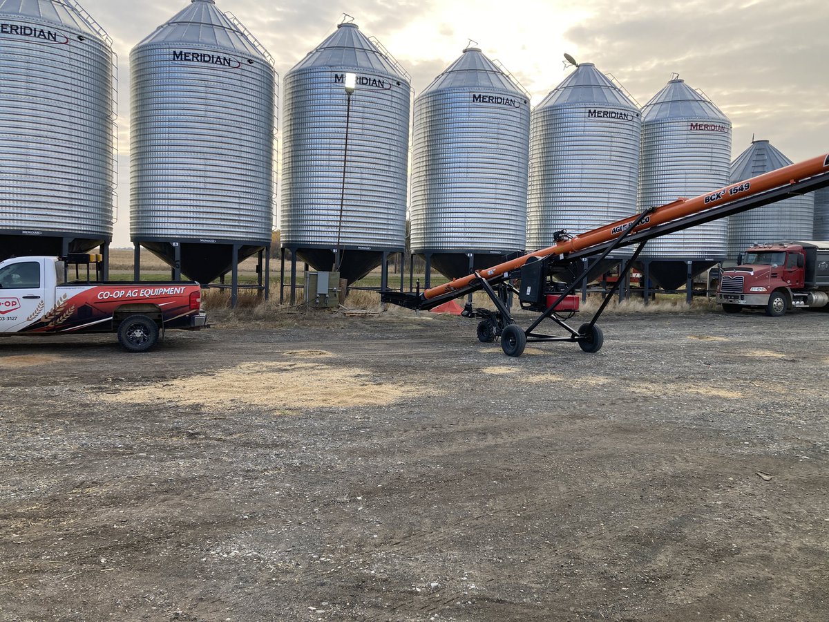 Delivered this ALL Commodities BATCO conveyor in the nick of time to load a super B with beans 🫘💥#Kenton #AGI #BATCO #EquipTeam #Coopagequipment