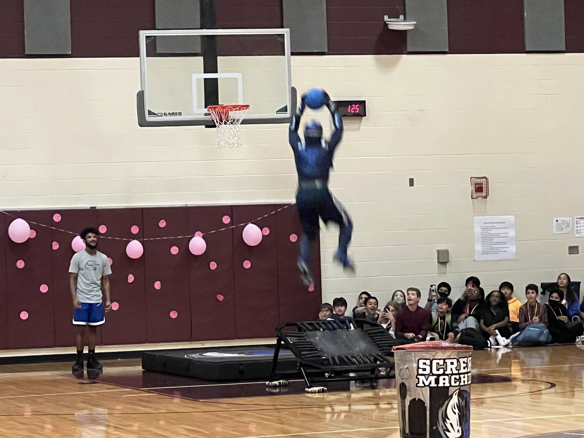 ZarinahHayes's tweet photo. Red Ribbon Week got off to a great start @ottobobcats with the Dallas Mavs. Thanks for sponsoring @OMSStuCouncil  #RedRibbonWeek2022 https://t.co/BzorfqddHl