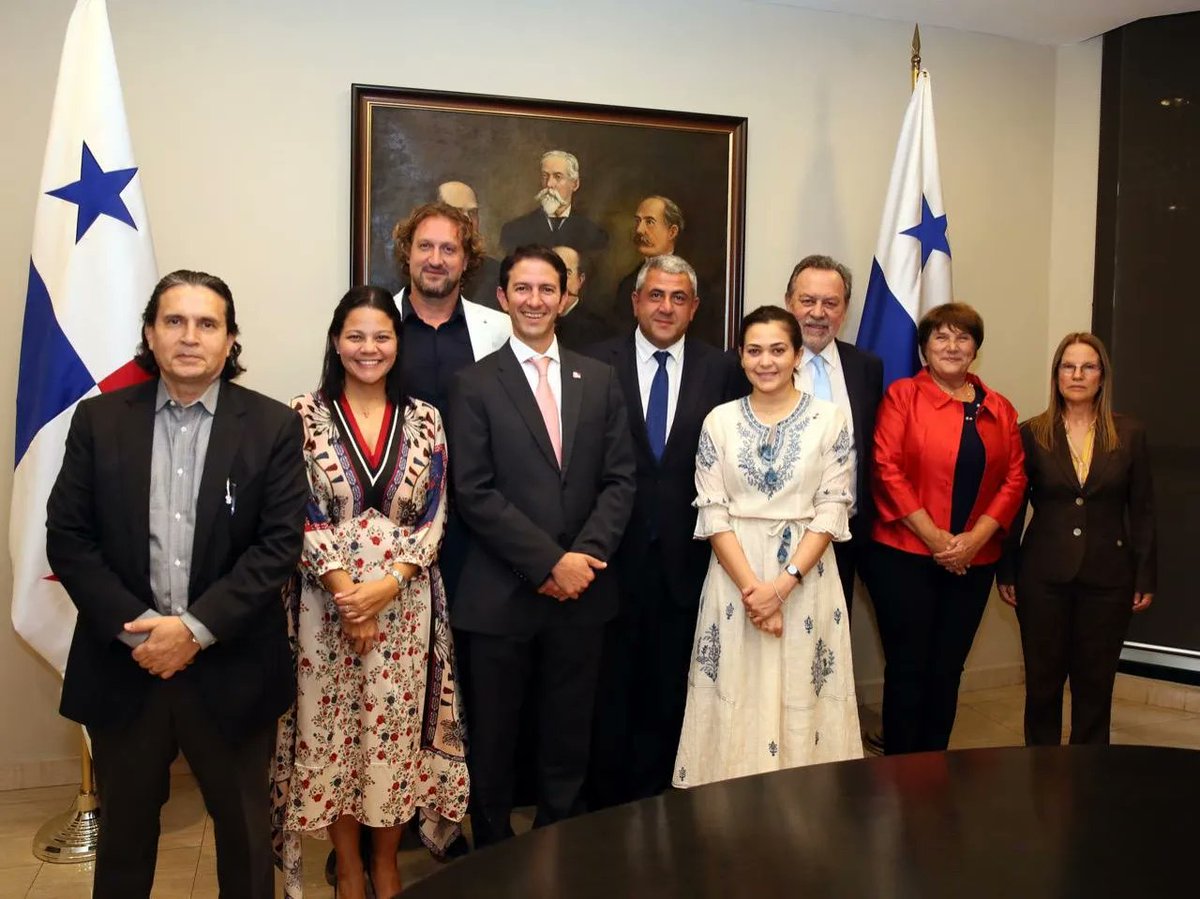 La Canciller @JanainaGob recibió junto al Ministro @IvanEskildsen la visita de cortesía de Secretario General @pololikashvili de la @UNWTO, para apoyar a Panamá como centro estratégico para el turismo sustentable de la región.