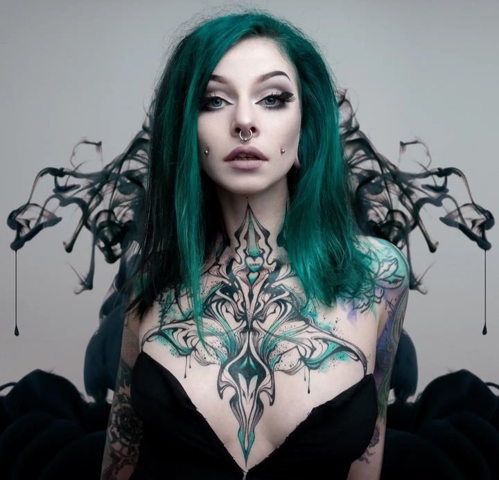 MikyMatter's tweet photo. #tattoomodel #model #tattos #sexy #werbung #women #grün https://t.co/XkkI4BeA6B