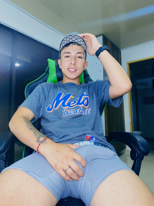 Nuevo video en mi p&aacute;gina prohibida 🔞🍆 https://t.co/I2chc53Zof https://t.co/WrpLyL9u0h