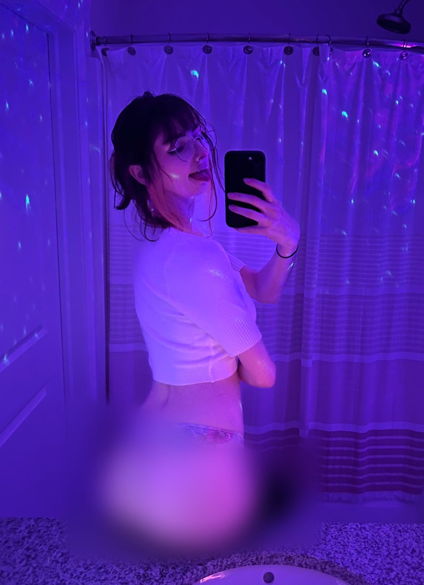 Mmmm 12 hearts and 3 retweets for free booty! Argh hahaha
