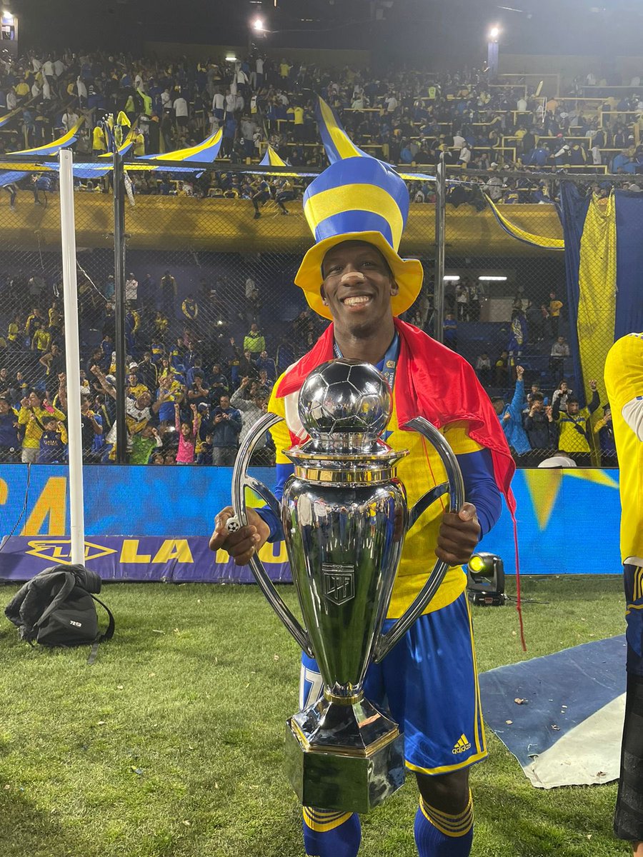 luisadvincula17's tweet photo. Una vez más, gracias 🙏🏿 a los que siempre están, a los que aguantan todo y me siguen apoyando. ¡Los amo mucho, gracias por todoooo!
CAMPEOOOOOOÓN 🏆🏆🏆
¡VAMOS BOCA, esto no para 💙💛💙! https://t.co/VBvziKDQOy