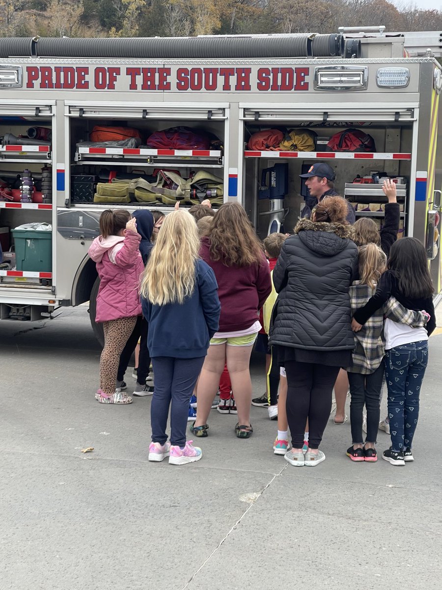 TH_Principal's tweet photo. 2nd and 3rd graders explored fire safety with the CB Fire Department https://t.co/NSv7QkgpWg