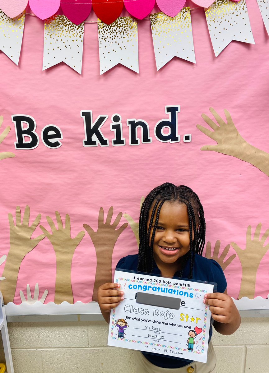 This sweet first grader has been saving her Dojo points for weeks. She cashed out her 200 points for our biggest Class Dojo prize: take a picture with the principal. Go Raelyn! #learningleading @MobilePublicSch @beckymurray13 @ClassDojo