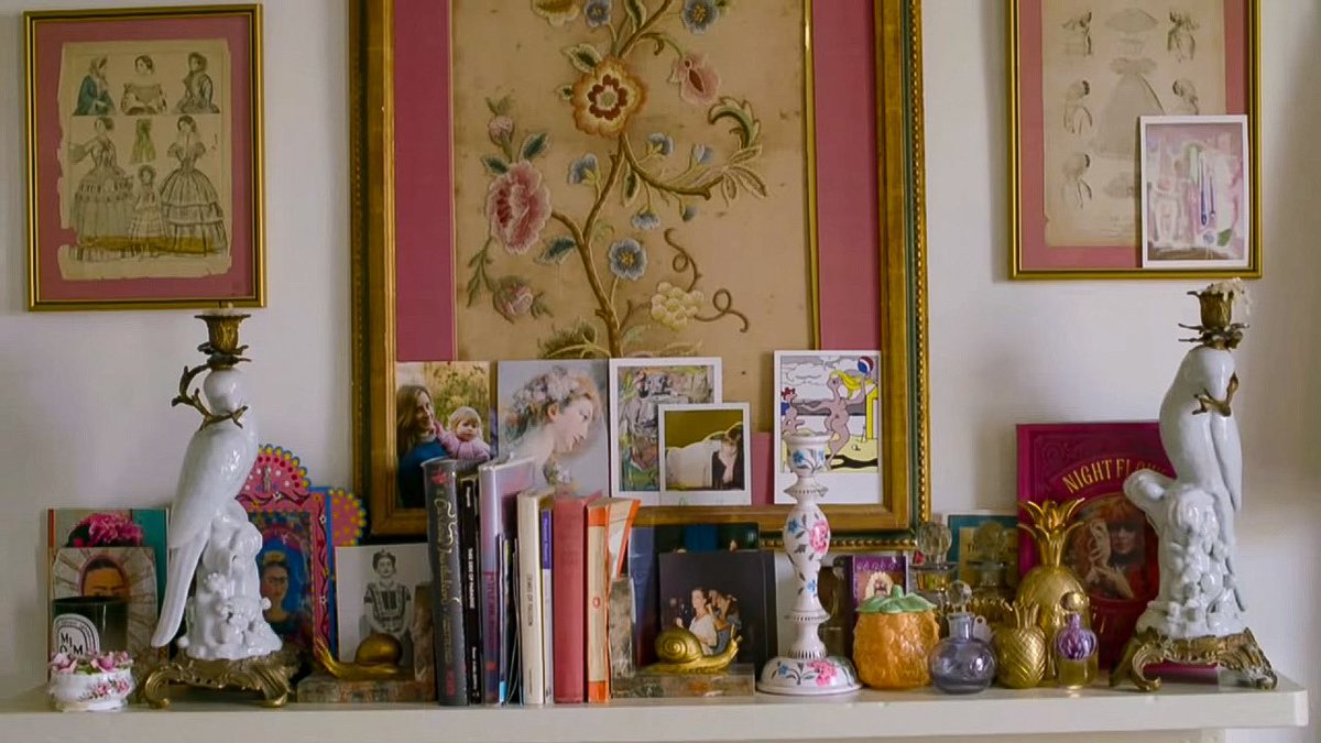 dumbandfunn's tweet photo. Florence Welch at home https://t.co/oB4YqUdreh