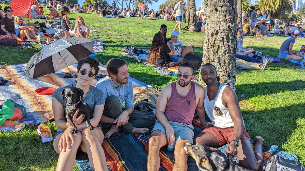 Residents from our peds and adult neuro cohort enjoying the sun at Dolores with their pups! :) #UCSFNeuro #FutureNeurologist #ChildNeurologist