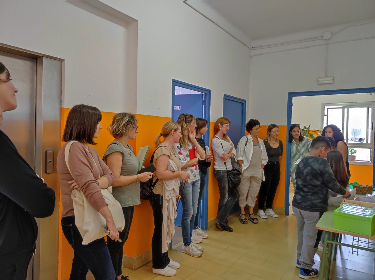 EscolaTanit's tweet photo. Moltes gràcies a les escoles que avui ens heu visitat, un plaer compartir coneixement 💡 #Projectescientífics #Espaisaprenentatge #Capses #Espaisartistics #Magnet #Antartida #naveguemjuntsperaprendreplegats https://t.co/CzlR5nuxQi