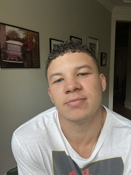 feeling cuteee after my lil haircut https://t.co/8eXCzBxAB9