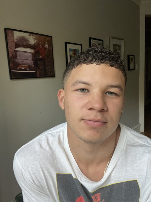 feeling cuteee after my lil haircut https://t.co/8eXCzBxAB9