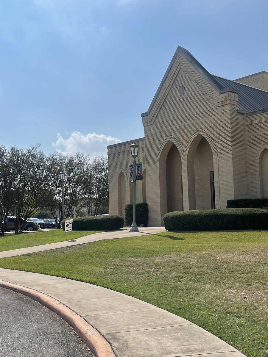 lakefrontmedia_'s tweet photo. 🗳️ EARLY VOTING AT OLLU🗳️ 

Here is the early voting entrance at OLLU’s Sultenfuss Community Room! 

Bring your friends and family!!!! 

Early voting hours are:
Monday-Friday – 8 a.m.-6 p.m.
Saturday – 8 a.m.-8 p.m.
Sunday – Noon-6 p.m.
Oct. 31-Nov. 4 – 8 a.m.-8 p.m. https://t.co/ucSklYeSS5