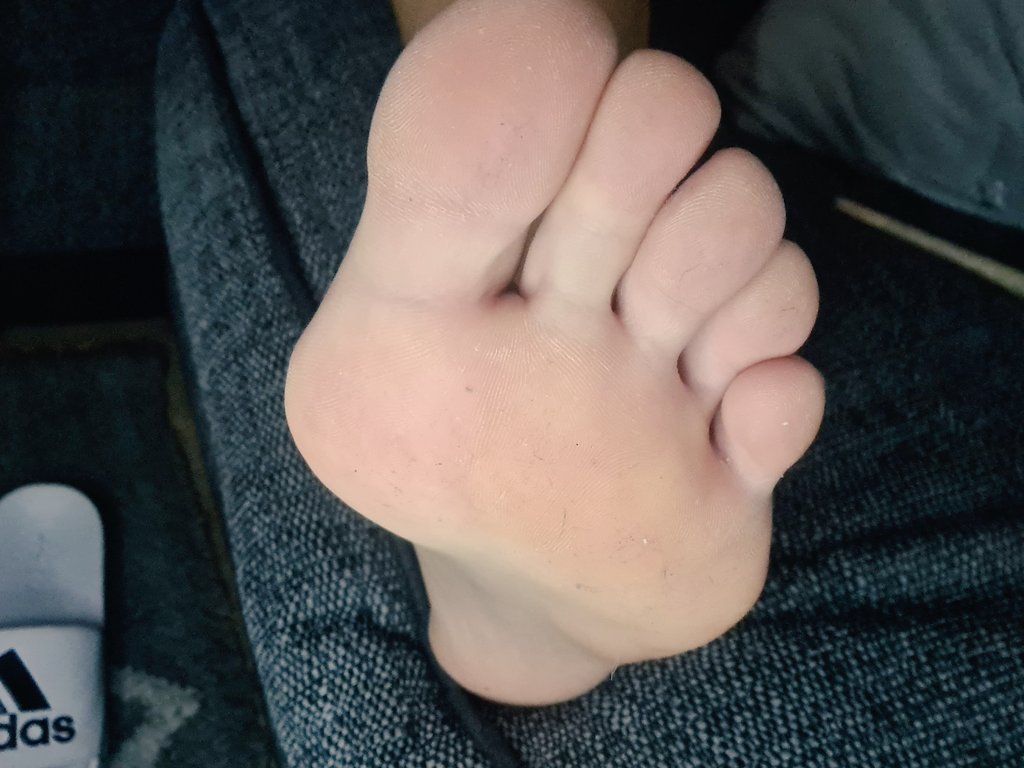 Naughty_Nina24's tweet photo. Monday's #souleater #420uk #fetish #beautifulfeet #smokingfétish #sexy
#toes #sniffer #toesuck #toesniff
@Sexy_Kitty_Rose
@FootLovers4Eva
@rt_feet https://t.co/BpqXleKG6M