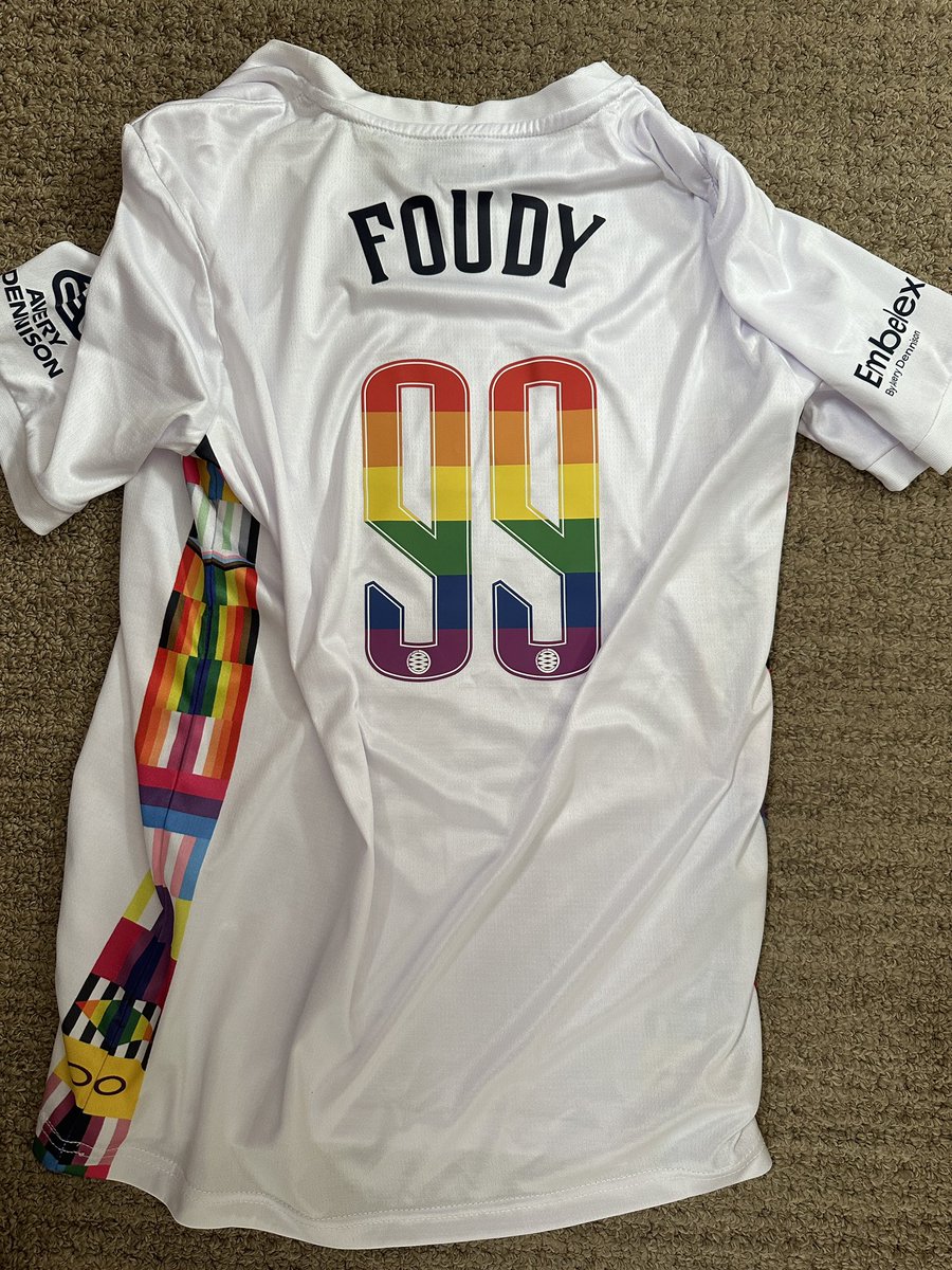 JulieFoudy's tweet image. And I’m delighted that @wearefoudys sent me these beauties!!!! Go on @ManchesterLaces &amp;amp; show the world how to represent. Proud to wear your jersey. ❤️🙏👊🏼