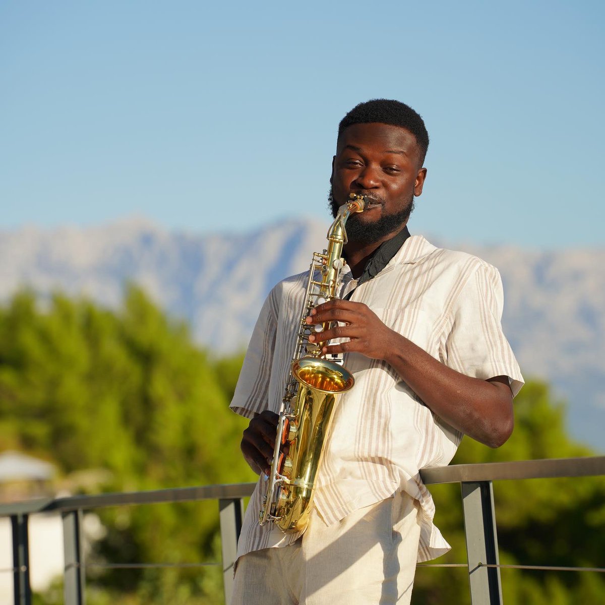 musicbydeee's tweet photo. Music &amp; a View 😌🌴

Where’s your dream vacation spot? Let me know ⬇️
•
•
•
#musicbydee #saxophoneplayer #saxophonistintexas #dallasmusicians #dallaslivemusic #dallasmusicblogger #dallasmusicband #eventinstrumentalist #eventsaxophonist #weddingsaxophonist #trumpetplayer https://t.co/QJP3f7K1Tx