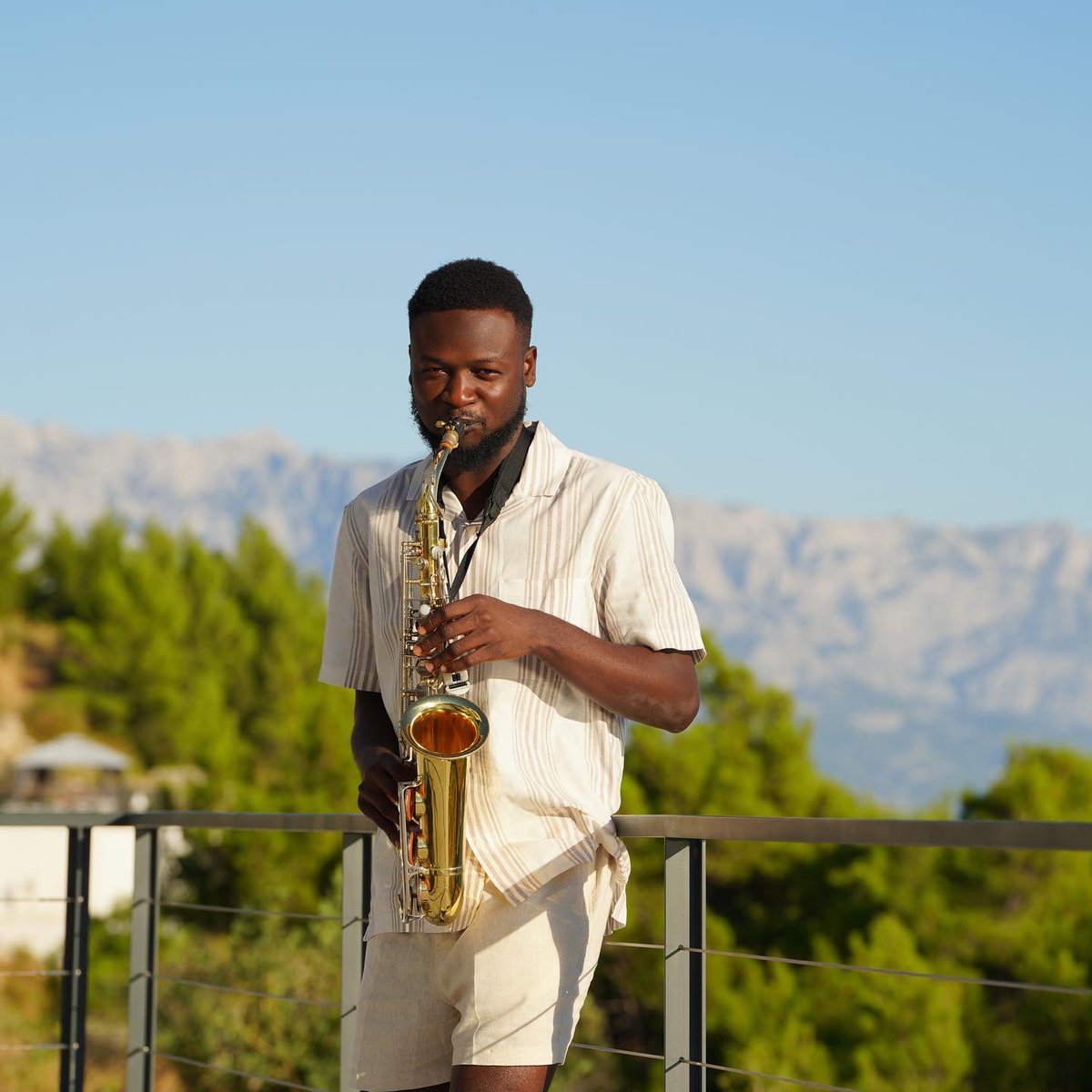 musicbydeee's tweet photo. Music &amp; a View 😌🌴

Where’s your dream vacation spot? Let me know ⬇️
•
•
•
#musicbydee #saxophoneplayer #saxophonistintexas #dallasmusicians #dallaslivemusic #dallasmusicblogger #dallasmusicband #eventinstrumentalist #eventsaxophonist #weddingsaxophonist #trumpetplayer https://t.co/QJP3f7K1Tx