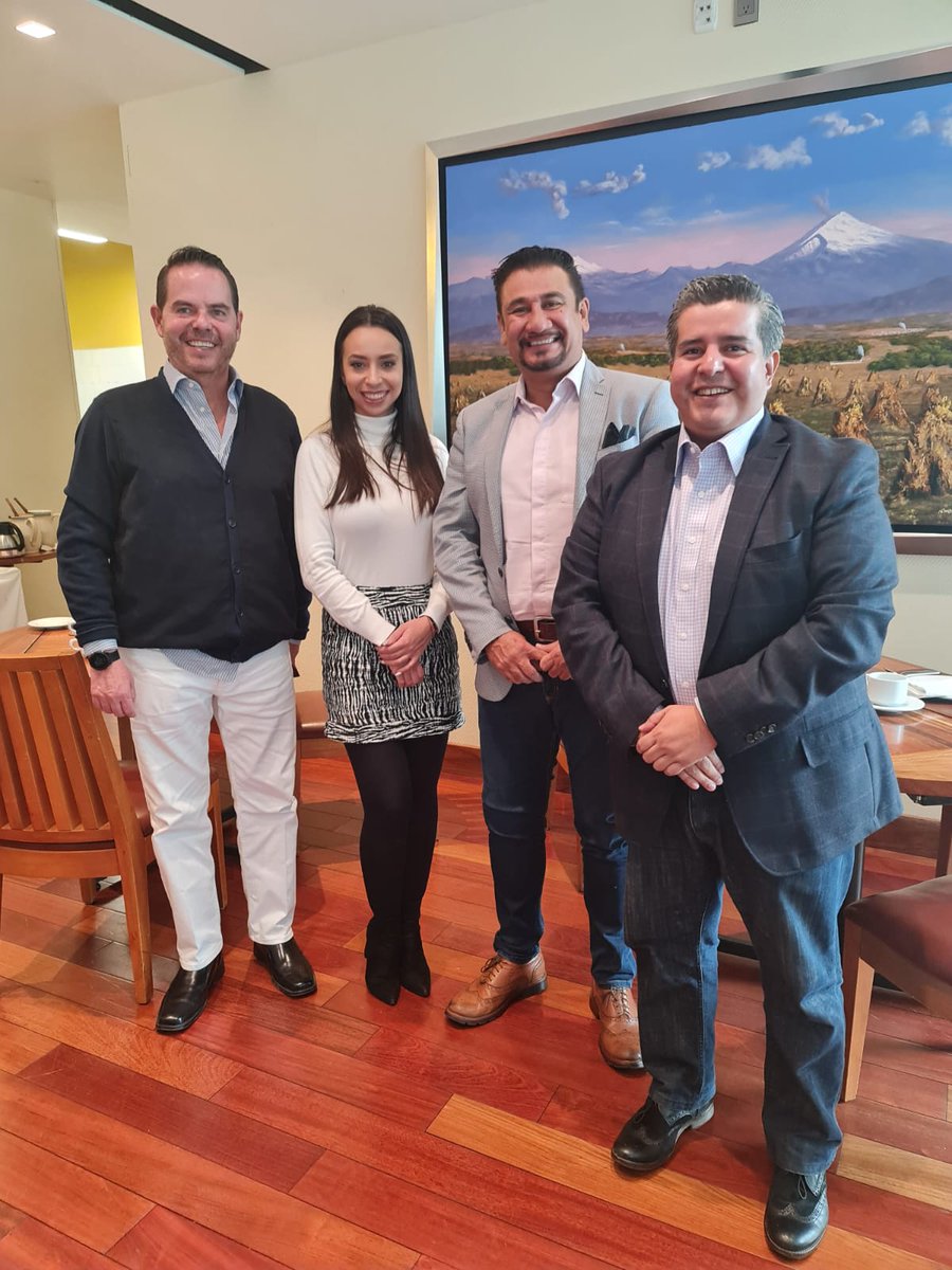 ConsejoCC's tweet photo. Nos reunimos con el Lic. Mario Briceño, Pdte. de la @AMFranquicias  y con la Lic. Alicia Barajas Gte. Gral. de la @AMFranquicias , con quien unimos esfuerzos en el posicionamiento de la Labor Empresarial, así como promover una Cultura de Activación Física. https://t.co/sA1OZjTHDQ