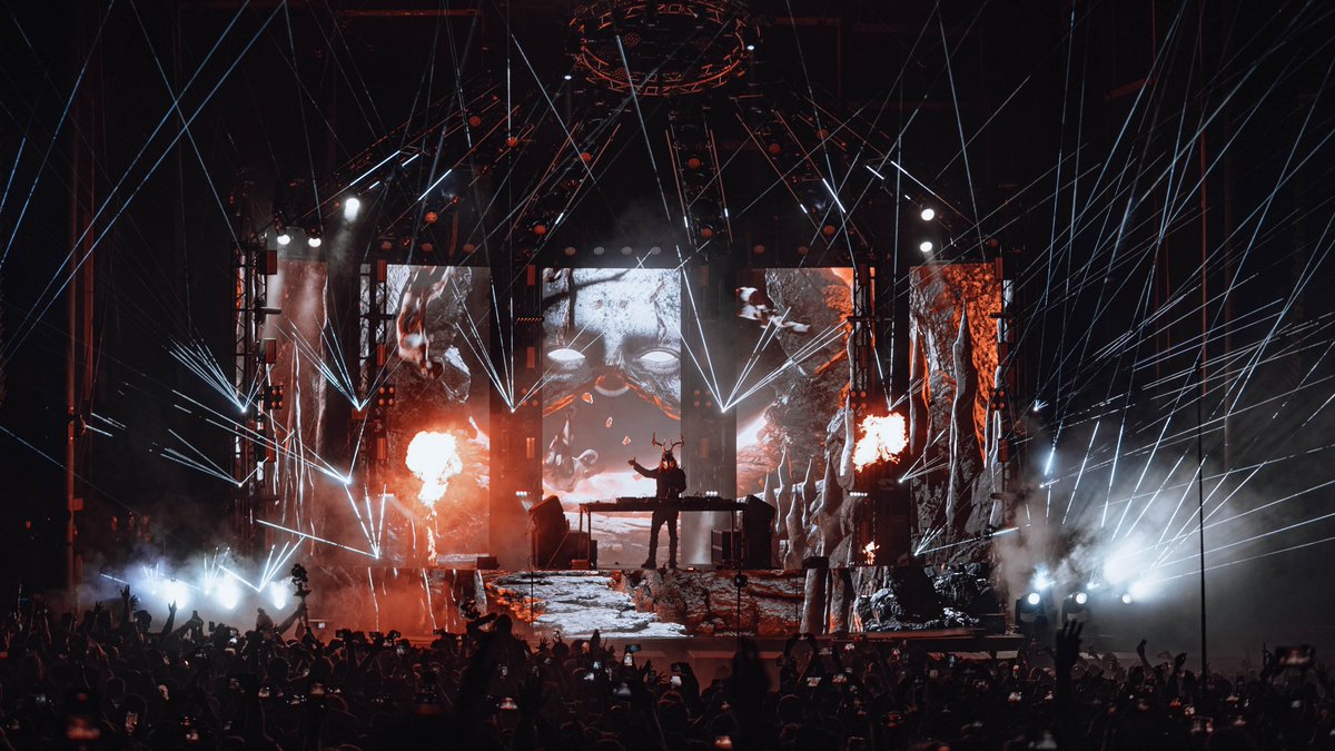 BasicBrxndo's tweet photo. Summoning of the Eclipse Flicks https://t.co/HATBNhgr4v