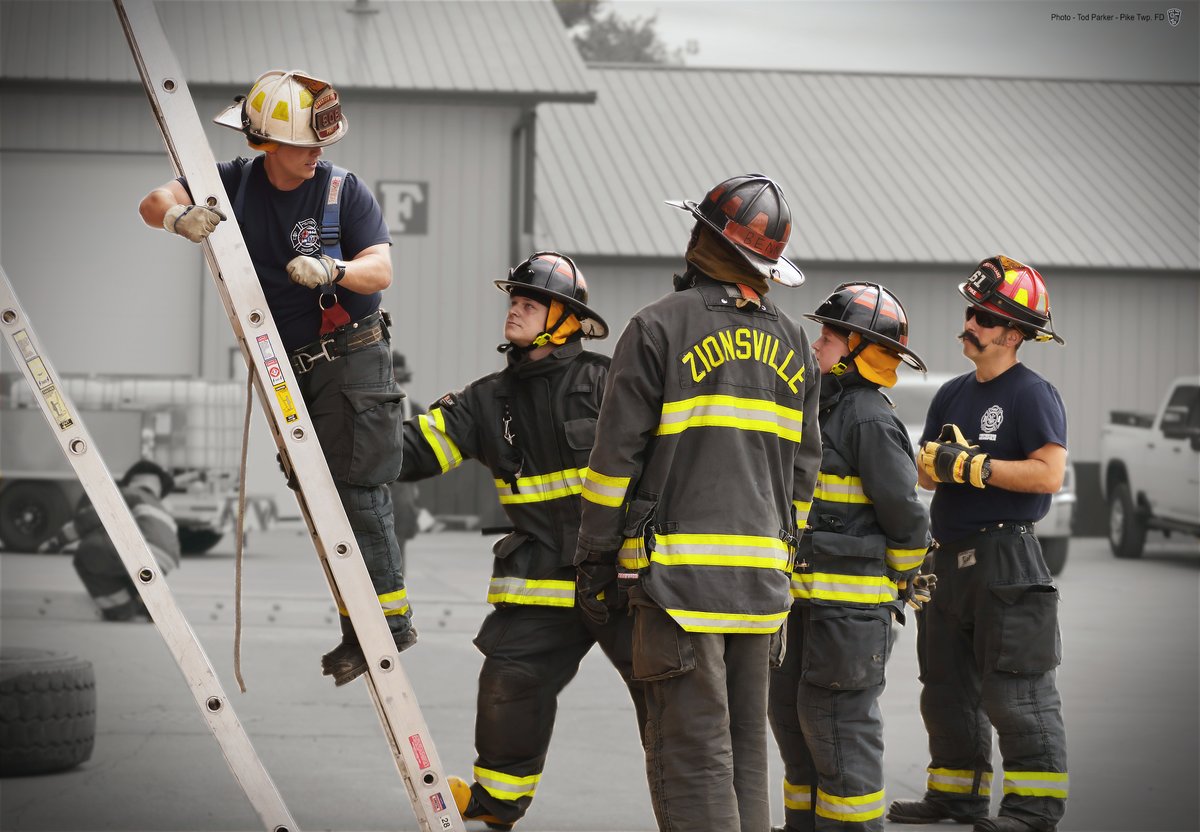 PikeTwpFire's tweet photo. #laddertraining #pikefire https://t.co/3ICKgvymQs