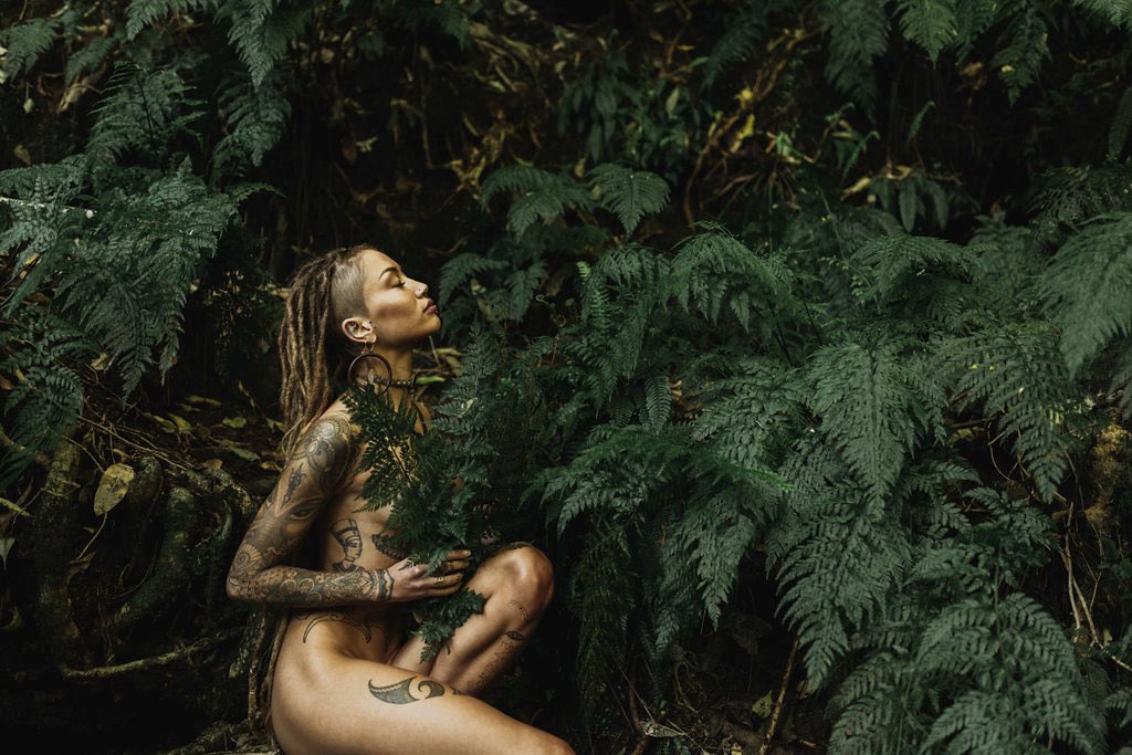 pisceanssoul's tweet photo. papatūānuku my love 🌱::..
missing Āotearoa
#newzealand #model #maori #maorimodel #nzmodel #nudeinnature #NaturePhotography #naturemodel #girlswithtattoos #girlswithdreads #wanderlust #aotearoa #indigenousmodel https://t.co/NeobOcFHPS