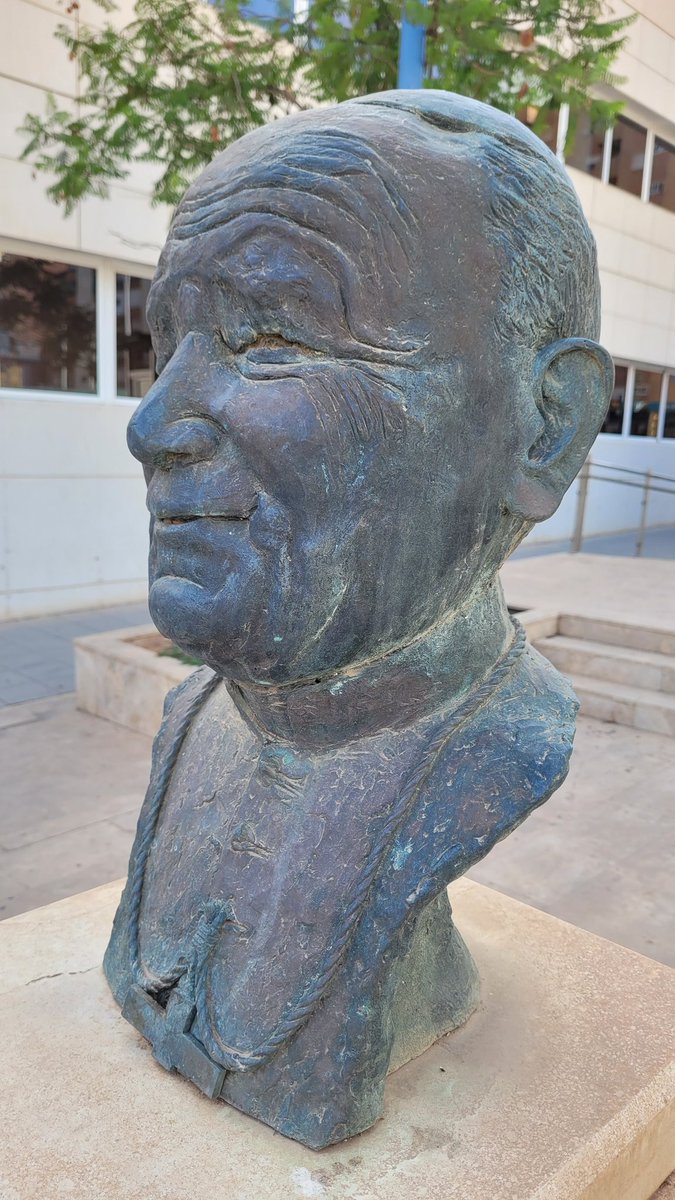 ¿Sitios clave para ver al Señor de la Vida? Podríamos enumerar muchos. La salida, el recorrido oficial, Navarro Rodrigo si eres <a href="/joseliyoga/">Jose Antonio García</a>... Para los más flamencos, Eduardo Pérez. Para los más "gitanos", Cervantes. Para los que son muy de @aleblaher... este santo de la foto 😉