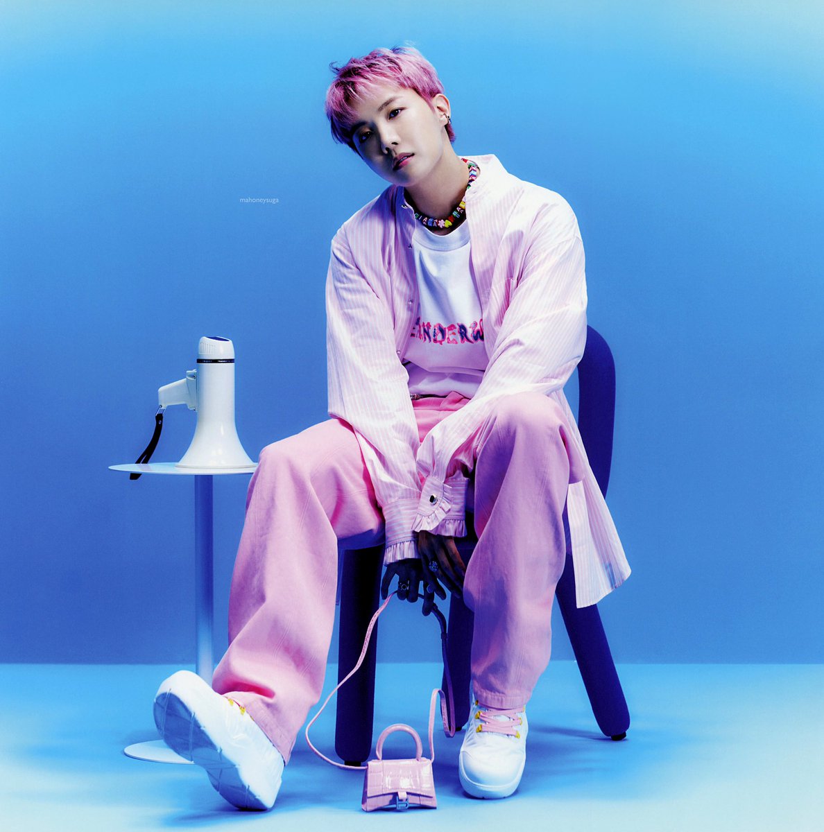btspicstwt_'s tweet photo. [📸PHOTOS] #BTS Proof Collector’s Edition | [SCAN] #JHOPE (1/11)

[source: @/mahoneysuga] https://t.co/9e5yEcsASZ