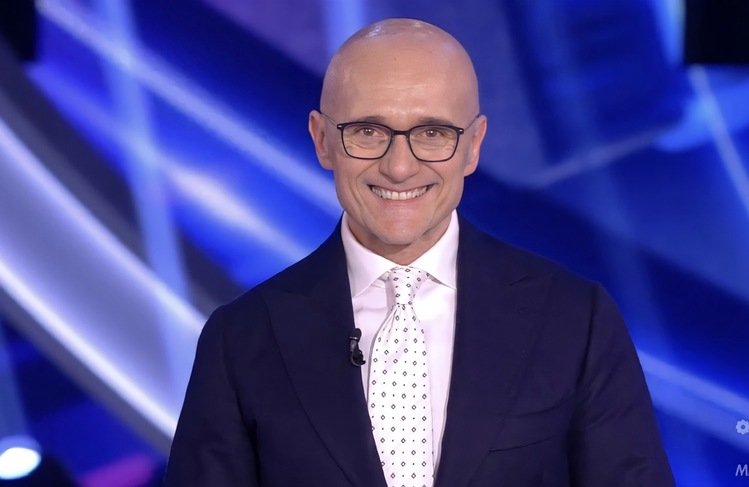 Iperborea_'s tweet photo. “Adesso parliamo di un tira e molla che ci sta appassionando molto”

Le persone appassionate: https://t.co/xoUfdjVQGb