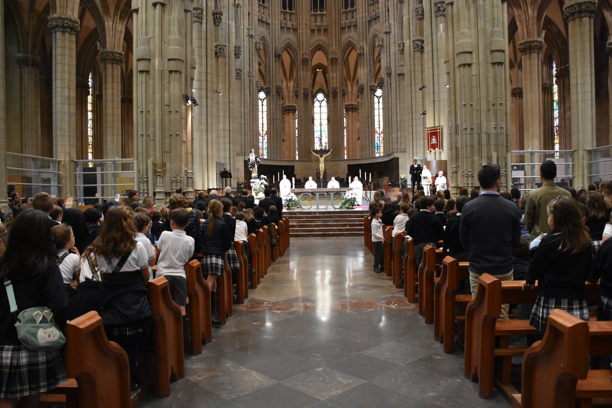 FundacionCEU's tweet photo. ¡Hoy ha sido un día muy especial para @Colegios_CEU Virgen Niña de Vitoria! Hemos celebrado el 5⃣0⃣ aniversario de este centro con un acto conmemorativo en el que han participado alumnos, sus familiares, profesores y personal del colegio, y diferentes autoridades.
¡Felicidades!👏 https://t.co/h2Znf0sKii