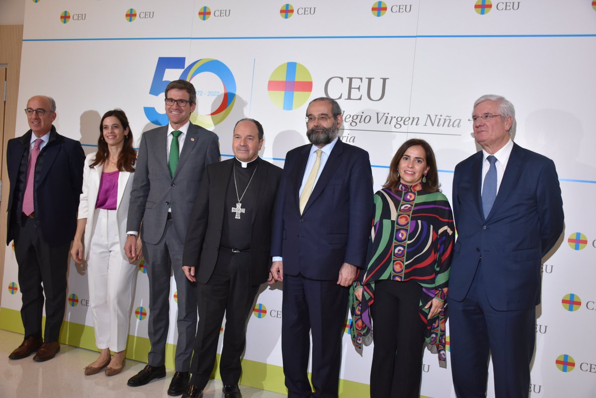FundacionCEU's tweet photo. ¡Hoy ha sido un día muy especial para @Colegios_CEU Virgen Niña de Vitoria! Hemos celebrado el 5⃣0⃣ aniversario de este centro con un acto conmemorativo en el que han participado alumnos, sus familiares, profesores y personal del colegio, y diferentes autoridades.
¡Felicidades!👏 https://t.co/h2Znf0sKii