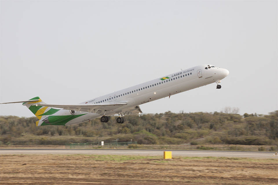 DiarioTalCual's tweet photo. Laser Airlines aclara que sí volará a Colombia pero cuando tengan permisos para hacerlo #TalCual #ClaroyRaspao #SinFecha https://t.co/uEUPF5CqvY https://t.co/OcP3l1HrHl