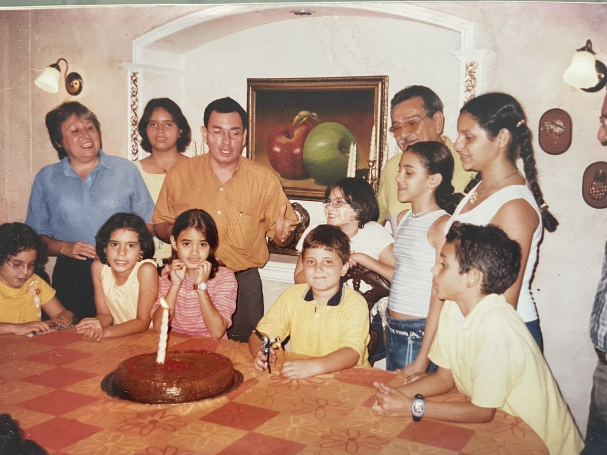 samirradichemas's tweet photo. Acepto el reto de la #SemanaDeLaPrimeraInfancia Fui un niño con muchísima energía, hablaba demasiado y hacía amigos en cualquier lado. Y si, hoy en día sigo hablando mucho pero en nombre de los que no tienen voz.🗣️

Gracias por retarme. Reto a @MonyHdezUcros y @BarriosLeyton_ 👊🏻 https://t.co/SWnhAfr6ei