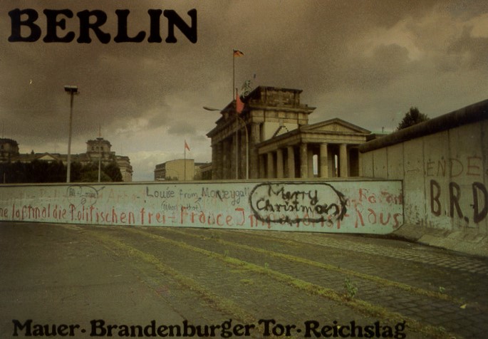 Berlin Wall at Brandenburg Gate, 1980's. #Berlin #diemauerthewall Source: Postcard