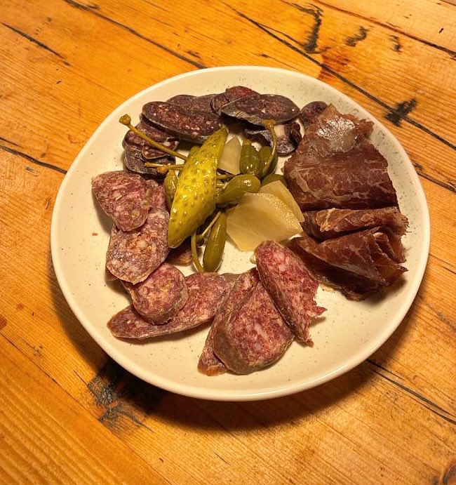 24theoval's tweet photo. Home Cured Charcuterie.
Made on site by our talented Chefs
.
#24theoval #oval #localrestaurant #kennington #londoneats #londonfoodie #cheflife #londondining #loveoval #londonrestaurants #farmshop #shoplocal #charcuterieboard #charcuterie #pickledveggies https://t.co/qRmG68vFXN