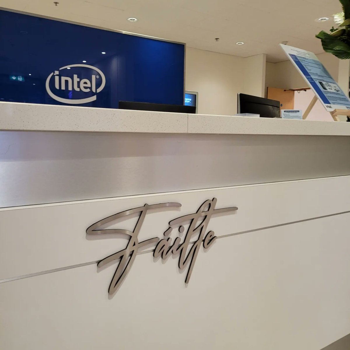 wallart.ie tweet media