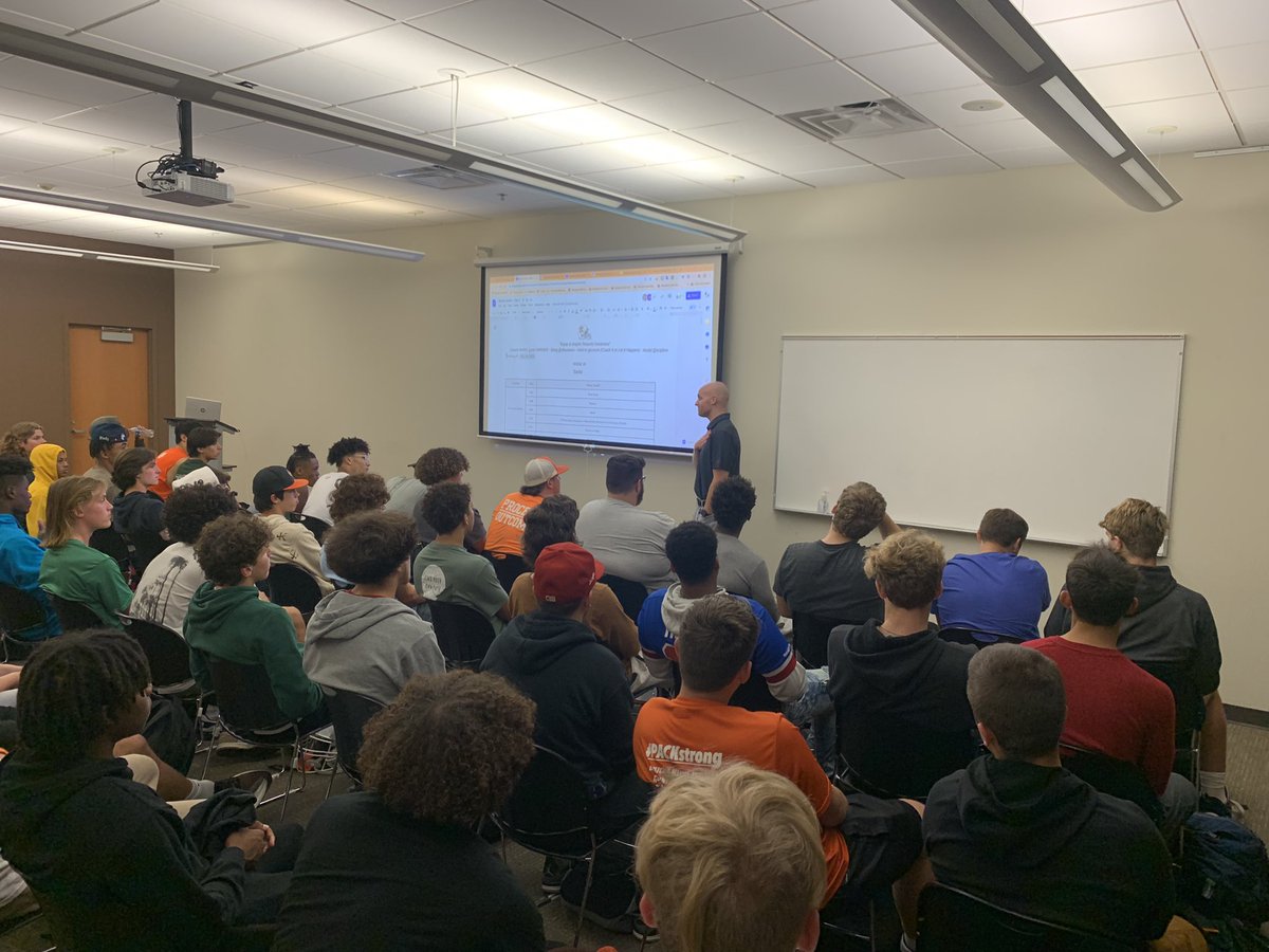 PNHuskieFB's tweet photo. Thank you to our interim principal Dr. Ledlow for speaking to our team today ahead of our playoff preparation. Great message on the power of athletics. We are thankful for your support, and are excited to be a part of the present and future of @PortageNorthern! @52leds https://t.co/AJFRBNvKME