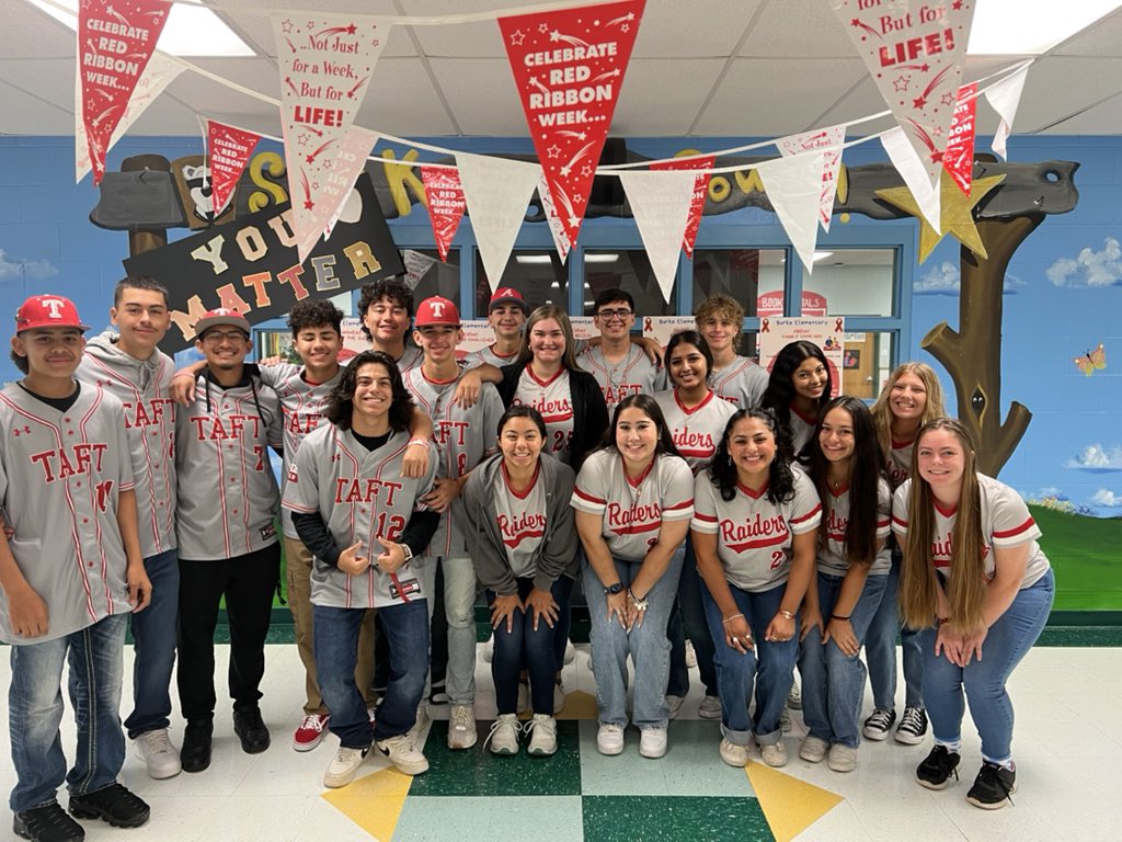 Thank you <a href="/TaftBaseball/">Taft Raider Baseball</a> <a href="/TaftRaiderSB/">🥎Taft Raider Softball🥎</a> for starting your day with us! Our students enjoyed being greeted by y’all this morning!