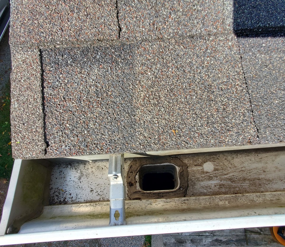 EandSPowerWash's tweet photo. Gutter Cleaning / Gutter Clean-Out in Livonia, Michigan
#LivoniaMichigan #Livonia #Michigan #WayneCounty #Gutters #Cleaning #GutterCleaning #GutterCleanOut #EandSPowerWashing https://t.co/viLYswWv3k