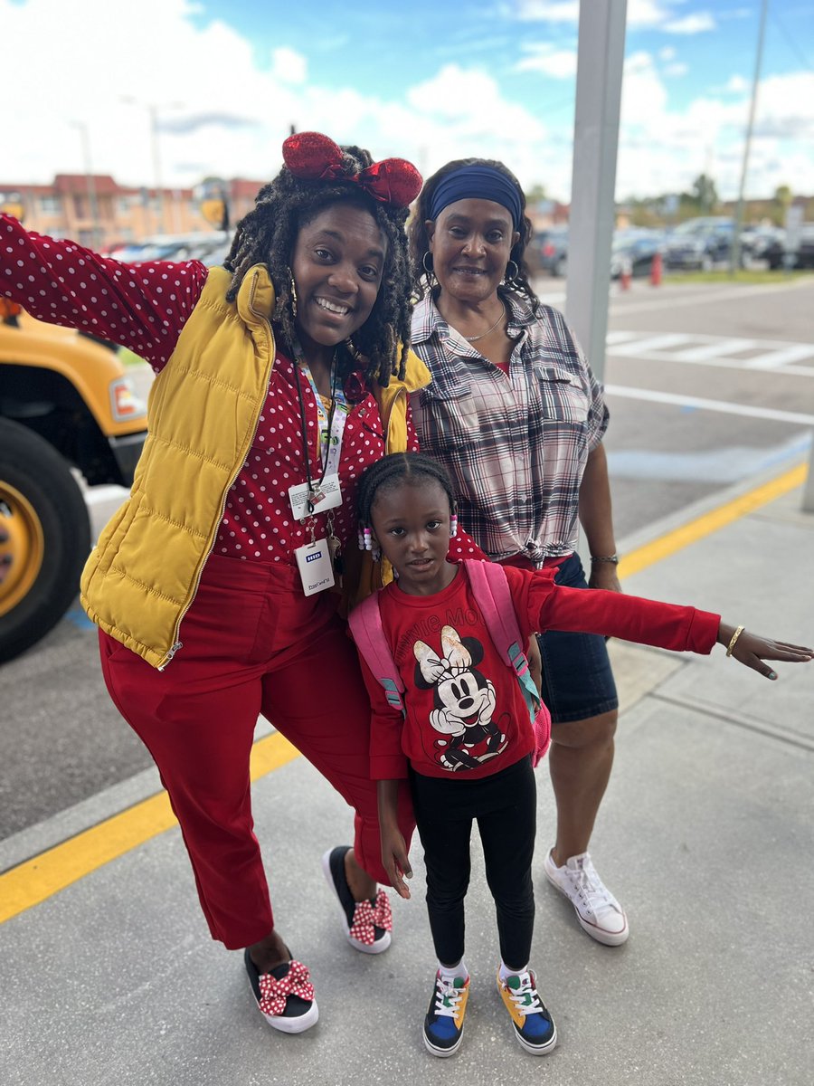 BTW_HCPS's tweet photo. Today we kicked off @redribbonweek by wearing red! Our hearts are healthy and loving at BT! 💛🐝💜 #buildingourcommUNITY https://t.co/UpsSQdfqpM