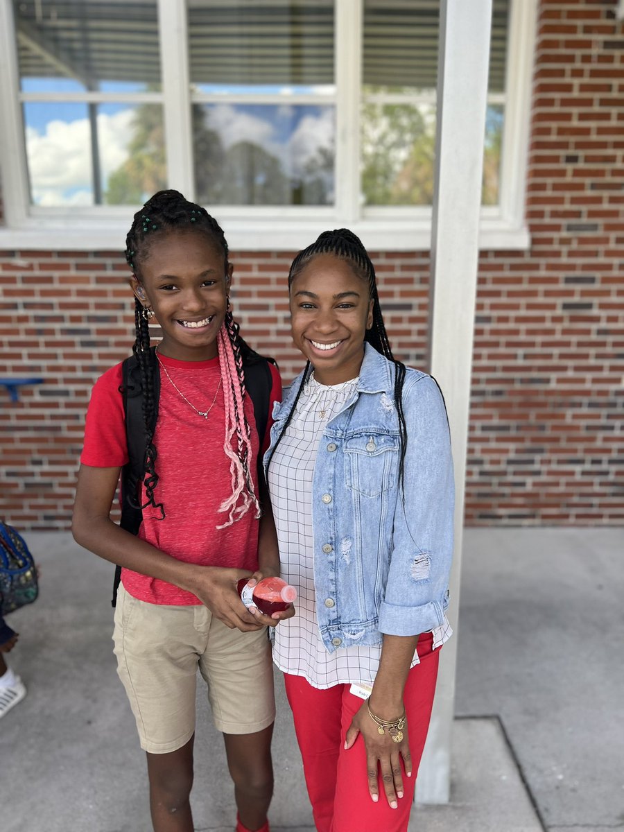 BTW_HCPS's tweet photo. Today we kicked off @redribbonweek by wearing red! Our hearts are healthy and loving at BT! 💛🐝💜 #buildingourcommUNITY https://t.co/UpsSQdfqpM