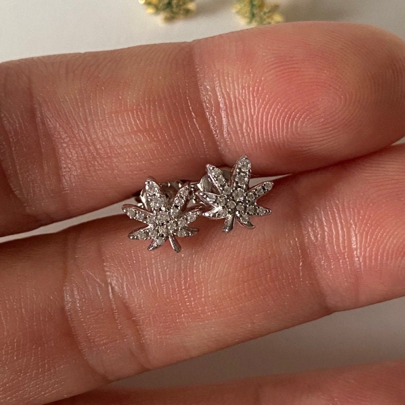 VicStoneNYC_'s tweet photo. Excited to share the latest addition to my #etsy shop: 14k Gold Earrings / leaf earrings / eco earrings / gold earrings women / small earrings for baby / baby earrings gold https://t.co/MiY5aMABEz #unisexadults #silver #pushback #tragus #tinystuds #smallearrings #golde https://t.co/oNeK1KQ6Ne