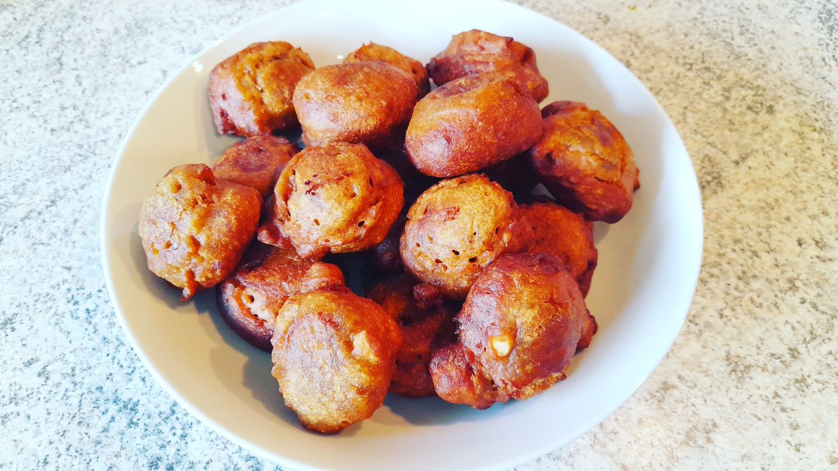 Cashew banana paniyaram😋
Recipe:   youtu.be/-G2WO8IergY

#food #Foodie #foodphotography #snacks