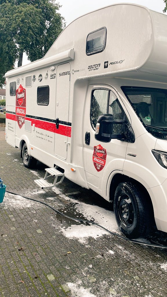 Dinsdagavond is de <a href="/KiremkoW/">Kiremko Nacht van Woerden</a> Nacht van Woerden 🇳🇱. Om 20.40u gaat <a href="/_ryankamp/">Ryan Kamp</a> van start! Een bijzondere cross dus! 🌃 Ben je in Woerden en supporter van Ryan? Zoek de camper op en drink een drankje mee met de <a href="/RyanKampSupport/">Supporters Ryan Kamp</a>! 🍻🥤 Hup Ryan! @PS_BG_CT #cyclocross