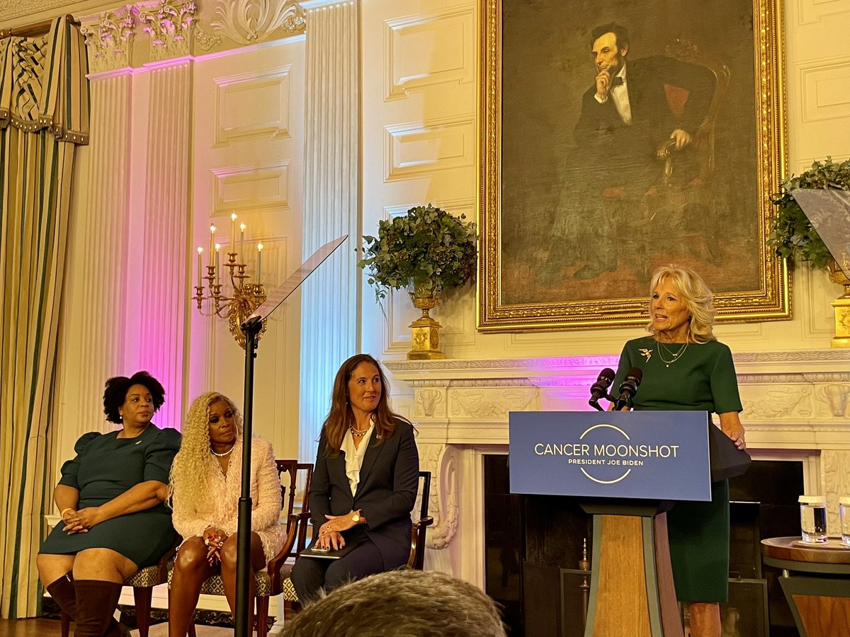 How is that for light conquering darkness? At @WhiteHouse for the launch of the @AmericanCancer roundtables for #breast and #cervical #cancer as part of the #moonshot. Seeing the White House decorated for #diwali combined with this event certainly gave me the light of hope