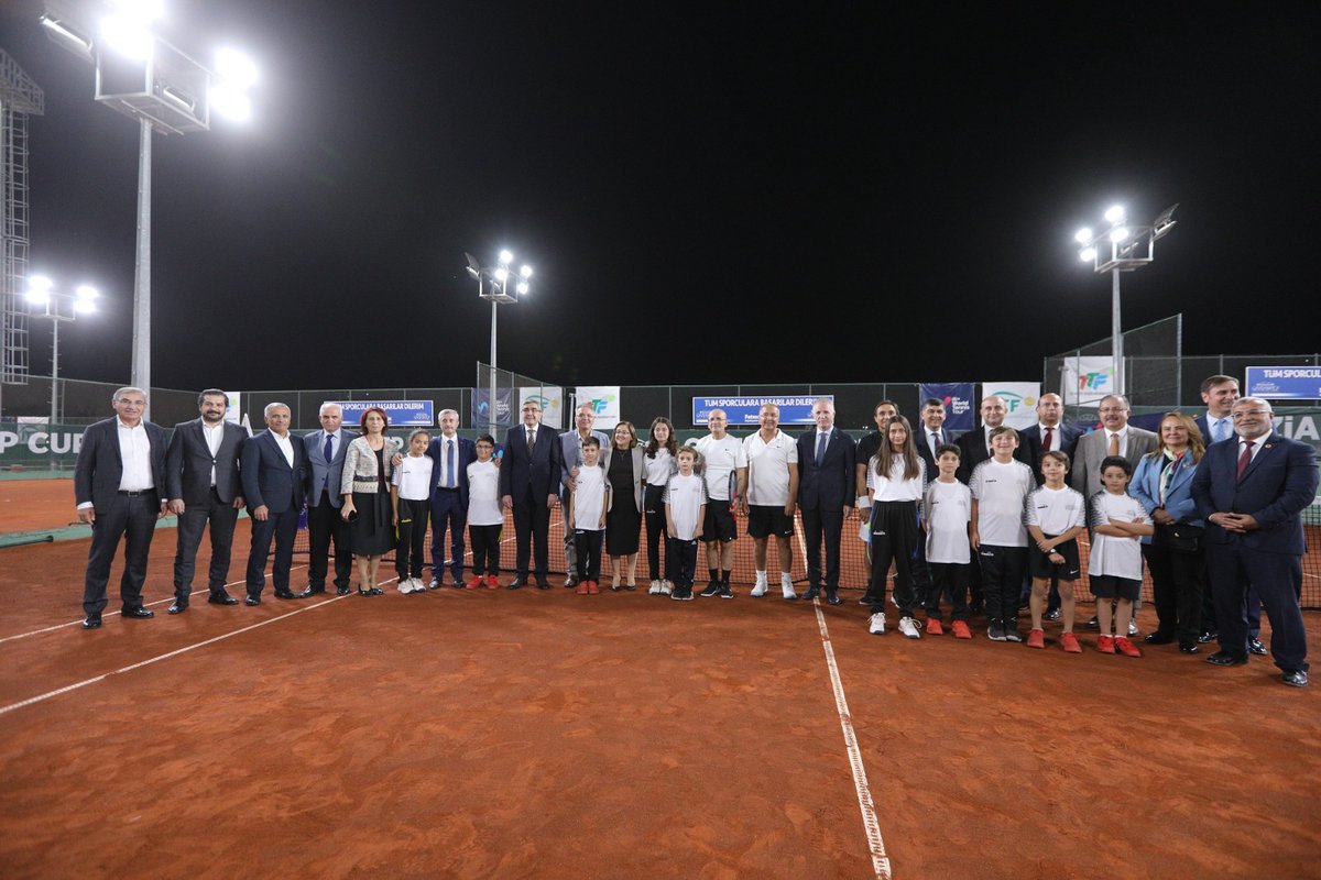 Bu sene ilki düzenlenen Uluslararası Tenis Turnuvası Gaziantep Cup ve Mehmet Şimşek Tenis Kompleksi'nin açılışı gerçekleşti. 🔗bit.ly/3D5TwIo