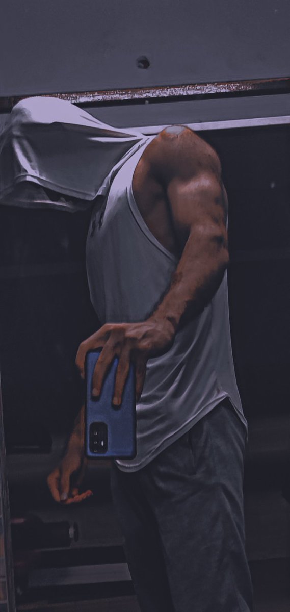 مترجعش ولا تفكر ف حد حاول يسيبك أو سابك.. عشان نت إللي هتتعب عالفاضي ، الدنيا بتمشي ي صحبي