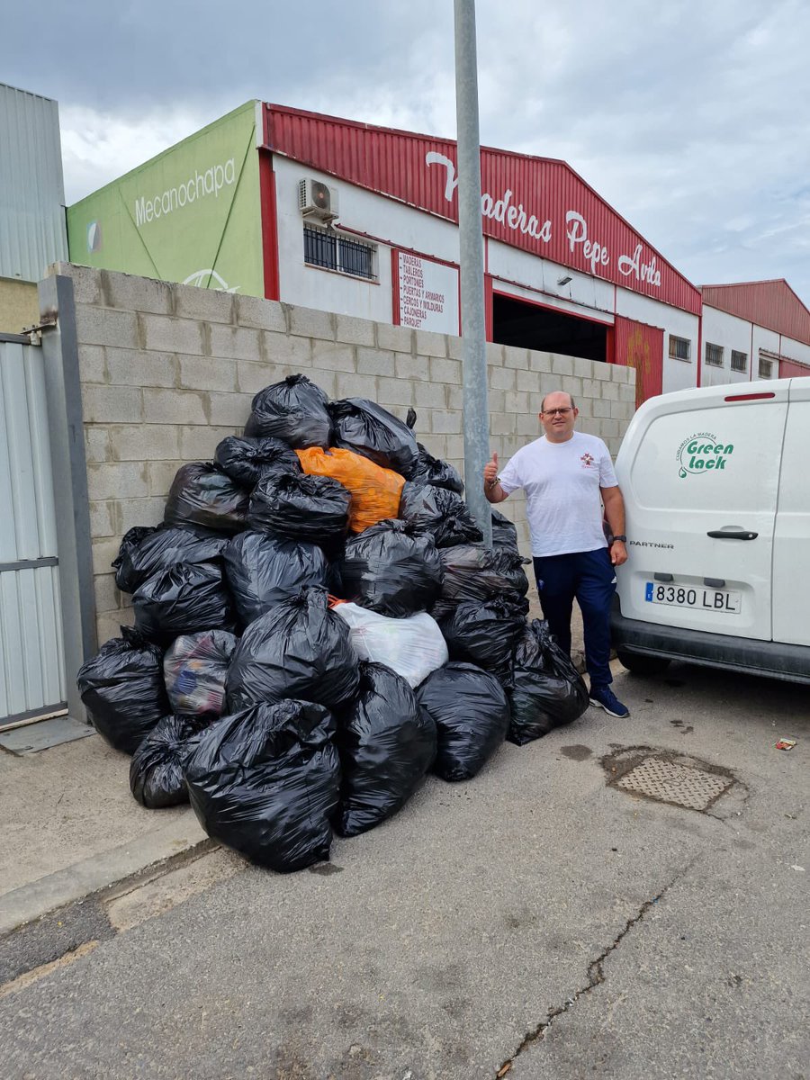 SentenciaCadiz's tweet photo. Nuestra Vocalia de Caridad continúa con su colaboración en la recogida de tapones, puedes colaborar entregándolos en nuestra casa de hermandad los martes y jueves en horario de 18,30 a 20,30 horas.
AYIDANOS A AYUDAR
#SomosSentencia
#AdnSolidario https://t.co/zuc5du7XCL