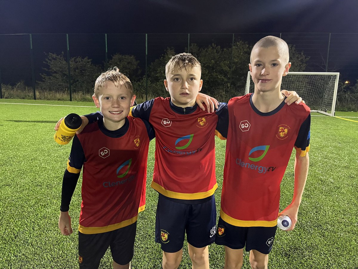 TIMTHOM42104084's tweet photo. Da iawn Iago, Harry a Ioan am cyfraniad arbennig I Ysgolion Sir Gar U/12 yn erbyn Ysgolion Abertawe. 2 buddugoliaeth a 2 Gêm cyfartal ac yn ennill 8 pwynt ⚽️⚽️@AddGorffStrade https://t.co/Nk9ECnGOdw