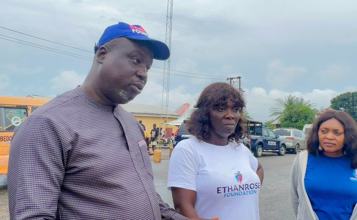 ethanrosefound1's tweet photo. Yesterday, Sunday 23rd October 2022, Ethanrose Foundation led by its Executive Secretary, Annette David-West (@AnnetteDavidWe2), delivered items to flood victims in Ayamasa town in Ekeremor Local Government Area.

#Bayelsa #FloodInBayelsa #Flood #Ethanrose #Foundation #sos #help https://t.co/2OAD7HXfjX