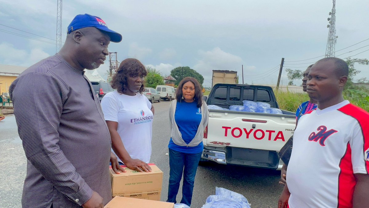 ethanrosefound1's tweet photo. Yesterday, Sunday 23rd October 2022, Ethanrose Foundation led by its Executive Secretary, Annette David-West (@AnnetteDavidWe2), delivered items to flood victims in Ayamasa town in Ekeremor Local Government Area.

#Bayelsa #FloodInBayelsa #Flood #Ethanrose #Foundation #sos #help https://t.co/2OAD7HXfjX