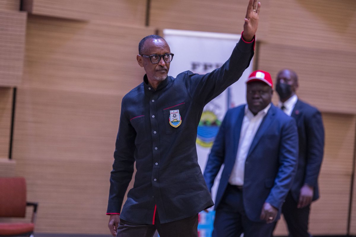 Imyanzuro y'inama ya Biro Politiki y'umuryango FPR Inkotanyi, yo ku wa 21-22/10/2022, yahuje abanyamuryango, iyobowe na Chairman @PaulKagame , Inshuti MAGARA Y'URUBYIRUKO. ❤️🤍💙#Kagame2024♥️🤍💙