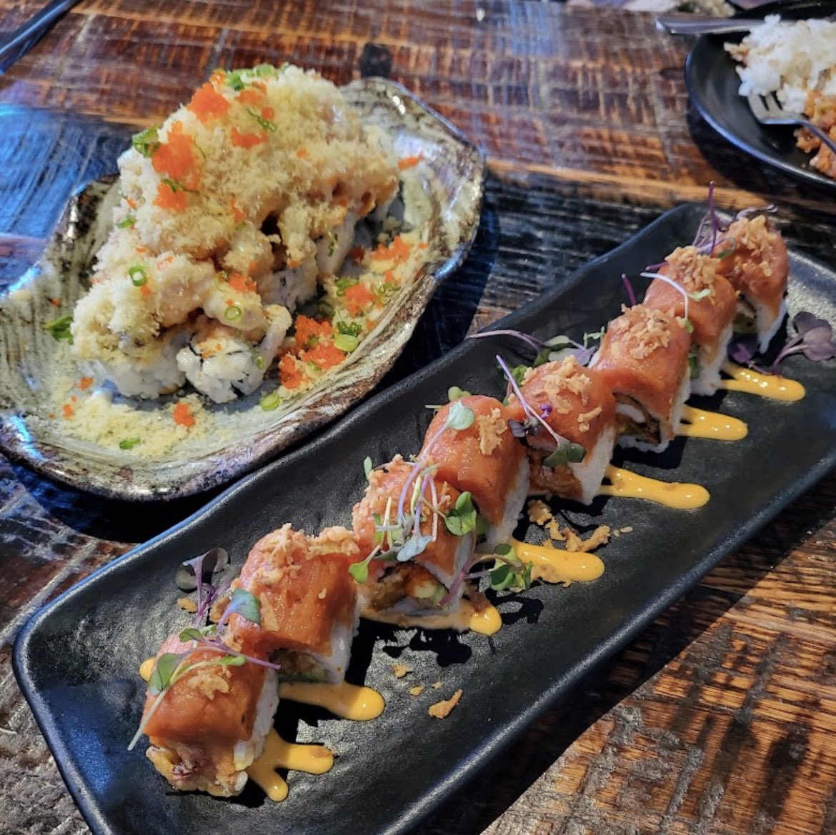 FudoATL's tweet photo. Our Mamma Mia roll (top) is a magnificent way to close out your Monday. Pairs perfectly with our Spicy Mega Tuna roll - or any roll for that matter. 😉🍣

#fudoatl #atlsushi #atlantasushi #chambleeeats #sushi #sushilovers https://t.co/yxccjfqbkv